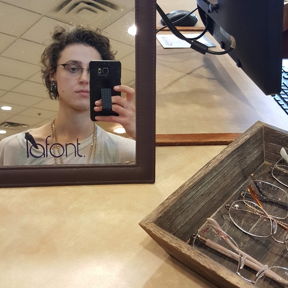 Meet your Posher, Sarah - Picture 2 of 2